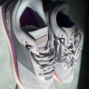 Raesyn Women's Gray Sneakers